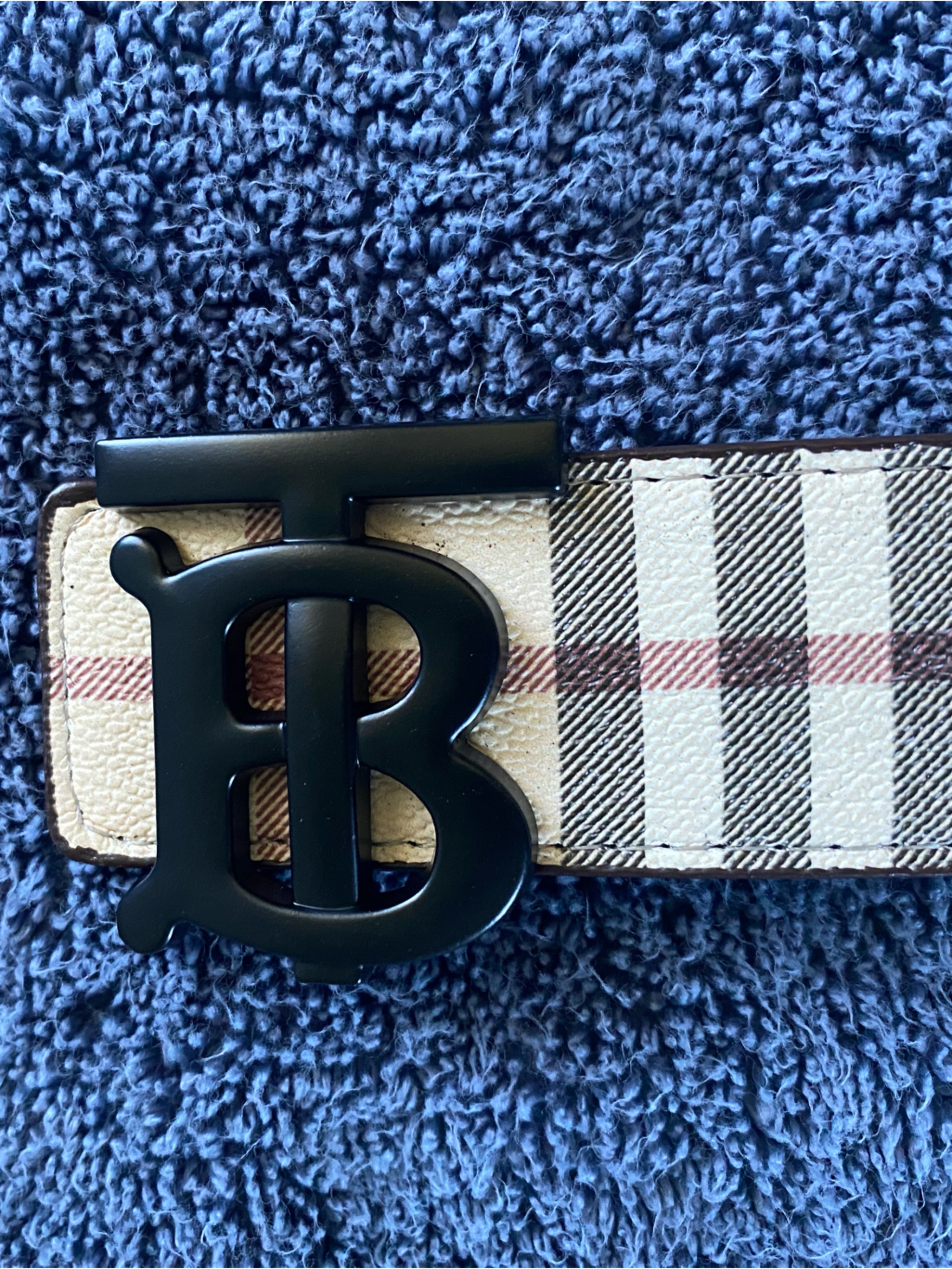 All Black Burberry “B” Buckle. Belt Features Reversible Or Classic Print 120cm